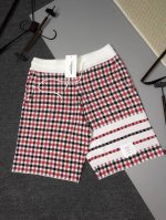 Thom Browne 2025Ss新款针织短裤，定制面料采用威化布织法，提花针织工艺，版型紧致立体，4杠拼接，定制裤绳五金质感强，顺滑，上身舒适透气，凹凸有型