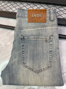 经典大牌迪奥牛仔裤长裤 男装品牌服饰简约大气潮流时尚款修身小脚牛仔裤 夏薄款微弹力舒适透气纯棉面料 百搭耐看款永不过时 码数28 38 齐全