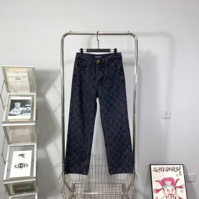 供 Louis Vuitton 路易威登 最新款满印水网暗纹牛仔裤 采用满版 Monogram Fishnet 印花，并融入 Monogram Flower 细