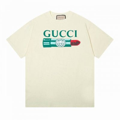上新 供 Gucci古驰Ss24口红字母Logo印花圆领套头短袖T恤 面料采用230G双纱纯棉面料 定染颜色 电脑扫描1:1出菲林 手工丝网台版印花 进口耐水洗