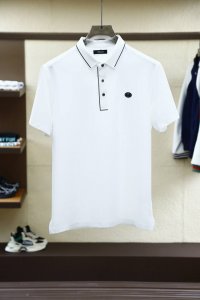 范思哲-重磅推荐 春夏新品 专柜在售 时尚高端男装polo-胸前Logo个性时尚 进口顶极高密度弹力冰丝-极为亲肤舒适 摸上去非常的细腻 质感很好 凉爽透气 整