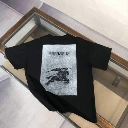 Bur*Berry 巴宝莉 2025Ss早春新款百搭短袖T恤男女同款！！后背精致3D王牌战马印花工艺，简单又高级～厚板立体！特供面料！加上紧密纺纱工艺又使面料光