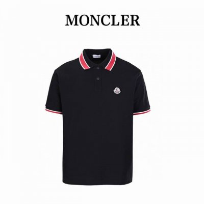 moncler蒙口Mc 红领扣短袖Polo衫 采用原版220G定制珠地面料 螺纹同缸定染对格对纹零色差。纽扣原版1:1开模定做，领子颜色，尺寸比例还原原版。独家