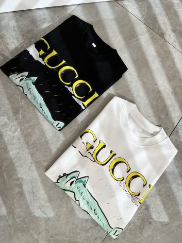 gucc*古家 2025春夏新款男女同情侣款休闲宽松棉质圆领短袖T恤衫！贸易公司渠道稀出，同步官网发售 ！ 2025春夏最新系列，经典时尚设计元素，为全新系列注