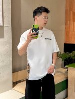 巴宝莉 2025春夏新款首发专柜最新款短袖圆领T恤 高端订制 设计前卫时尚！品牌Logo重工艺设计 高端定制丝光云朵棉面料.手感柔软.穿着舒适.专柜级别精致车线