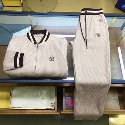 新品套装夹克 P480裤 P270Bc 可拆卖 新立领夹克外套裤套装。柜子最新款。采用定制原版面料，立挺抗皱有型，上身效果；立领拼色设计，时尚感满满；胸前饰以品