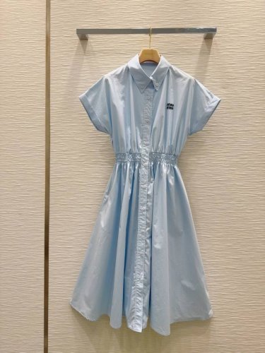 miu Mi* 2025Ss新款 设计感拉满的绝绝子衬衣裙！时髦低调气质又奢华高级！版型百搭不挑人，做工品质看细节。白富美必入！强烈推荐。Sml S肩宽74 胸