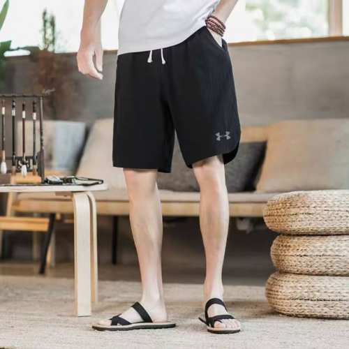 under Armour 安德玛户外 科技面料运动休闲五分裤轻薄速干短裤休闲通勤 机能短裤 它是可以被定义为一条‘皮肤裤’，防晒抗撕裂，整条裤子包括腰部全带弹力