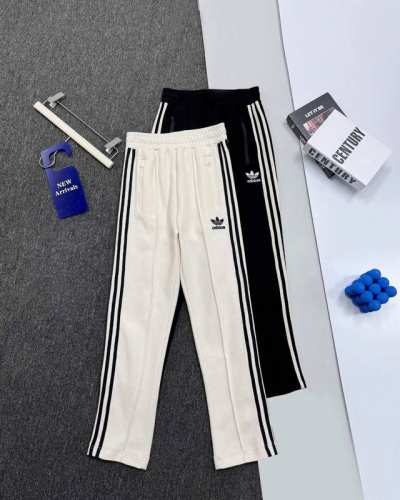 200拿货 Adidas阿迪达斯Ad三叶草字母Logo刺绣经典三条杠织带装饰华夫格直筒休闲裤 外套同款现货，整套可卖。 专柜货号：24672303524 细节在