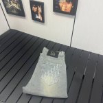 oc-786 Dior最新牛仔裤 驴家顶级用料超柔高棉水洗牛仔面料每一件水洗费用高达常规工艺三倍之多 触感极致细腻 质感非常好 全身简约大气设计 裤子后口袋采用