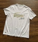 lacoste法鱼男装25春季新款时尚运动印花圆领正肩T恤短袖！！ 这是一件正肩T恤，上身穿着会显得整个人都是非常瘦的，它能更好的显的我们的肩更挺，如果有些男生