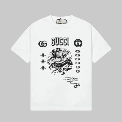 Gucci 古驰25Ss春夏新款涂鸦短袖T恤，Gucci图案设计 定制240克同缸染面料 手感非常舒服 春夏最新砖柜同步 Os落肩版型 时尚又个性 超级百搭好看