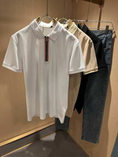 bur*Erry 巴*莉 2025春夏新款男士短袖Polo衫，品牌最新设计元素！既不单调也不复杂,恰到好处的展现品味！客供顶级定制珠地棉面料！舒适吸汗透气根本不