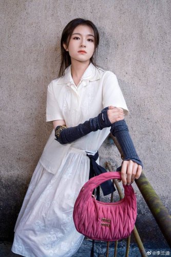 miumi* 25Ss春夏新款 刺绣棉布绑带半身裙丨独家Yb开发！高版出品！棉质面料含有桑蚕丝，饰品牌标识和花卉图案提花刺绣，撞色黑色系带 可做蝴蝶结造型 ，松