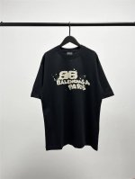 高版本 质量很好 原版包装 柜子最新款领标 巴黎世家 Balenciaga男女同款泼墨印花字母短袖T恤 此款尺码偏大 最小Xs穿到 斤左右 最大穿到220斤 巴