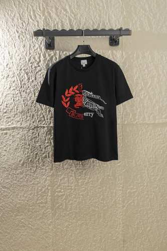 款号Q08 Burberry博柏利新品胸前战马刺绣字母Logo，采用进口百达灵万针绣花，既不失品牌的高级感，又带有一丝休闲气息，让人一眼就爱上，特别是这年后的一