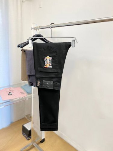 巴宝莉 2025官网高端新品原单少数帅爆休闲裤，百分百原单 百搭神器！今年最新流行的风格设计款式，剪裁设计挺拔有型！低调不失奢华 超有Feel上身精致跃然，简单