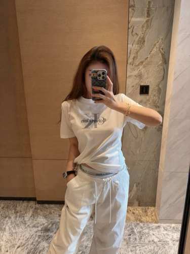 Calvin Klein Ck 字母反光印花刺绣圆领短袖T恤 款号：25673703223 颜色：黑色 白色 尺码：均码 80-125斤