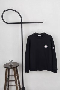 款号Xb27 moncler 蒙口胸口小标圆领卫衣 黑白灰三色 面料采用400克毛圈高克重95棉5氢纶1 1双纱洗一辈子都不会变形的 男女同款 官网细节一致 全
