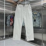 Lv 25新品 后口袋字母Logo印花牛仔裤 特定最新品牌皮标 重磅单品~私渠稀有臻品 客供五金辅料 进口客供定织牛仔棉布面料,时尚又个性 超级百搭好看的一款