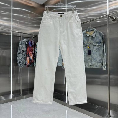 Lv 25新品 后口袋字母Logo印花牛仔裤 特定最新品牌皮标 重磅单品~私渠稀有臻品 客供五金辅料 进口客供定织牛仔棉布面料,时尚又个性 超级百搭好看的一款