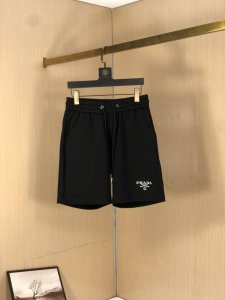 普拉达 24Ss夏季新款短裤 采用高弹纯棉面料 超级亲肤舒适 经典Logo标识点缀 五金细节到位 上身效果超级帅气百搭 码数M-Xxxl