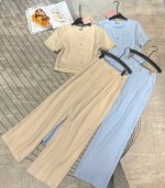 miumiu 2025夏装新款套装，圆领开衫短上衣胸前刺绣Lo7O，搭配阔腿长裤，版型宽松休闲慵懒风，天丝麻面料柔软透气，2色Sml、