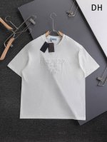 prada 普拉达 三角标 高版本 微宽版型S-Xl 25Ss春夏热卖新款 胸前镂空字母图腾刺绣短袖T恤 这款T恤融运动风极简主义设计和精美细节于一身 拼接了进