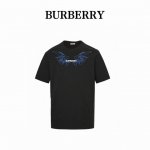 Burberry 巴宝莉 25Ss 领口骑士战马印花短袖 采用32支250G纯棉面料，上身非常的舒服，质感区别于普通棉质面料 ，领口蓝色立体发泡胶设计，让人眼前