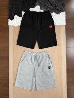 play 川久保玲 经典贴布小标Logo 休闲情侣款短裤 面料方面 精选高品质300G纯棉混纺面料 亲肤透气 柔软细腻 穿着凉爽无负担 适合日常休闲与轻运动场景