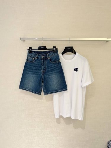 miumi* 25Ss春夏新款 高腰牛仔短裤丨独家Yb开发！高版出品！进口斜纹棉牛仔材质 多重酵素水洗 挺括舒适有型 高腰系扣插兜版型设计 增添造型层次感 配合