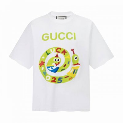上新款号：G748 Gucci 古驰蛇年限定Logo印花短袖T恤 布料采用260G32支双纱面料采同缸配色螺纹，定制全套辅料，三标齐全。最大码可穿到220斤左右