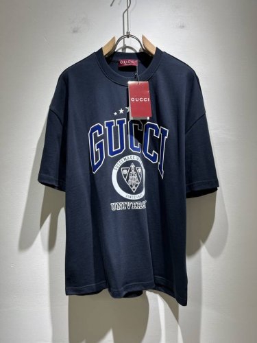 gucc*古家 2025春夏系列基础圆领套头短袖T恤，男女同情侣款休闲宽松棉质圆领短袖T恤衫！贸易公司渠道稀出，同步官网发售 ！ 2025春夏最新系列，经典时尚