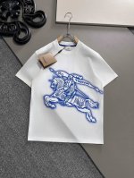 巴宝莉 2025早春新款男女同款短袖T恤，！定制专属纯棉面料，定制原版工艺螺纹，胸前重工字母Logo工艺设计！简约大方，从容百搭，档次极高，完美融入时尚还有风情