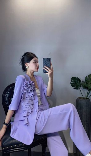 设计师款气质女王范儿，高端轻奢时尚套装设计感西装外套+阔腿裤，配胸花 二色四码Smlxl香芋紫，白色