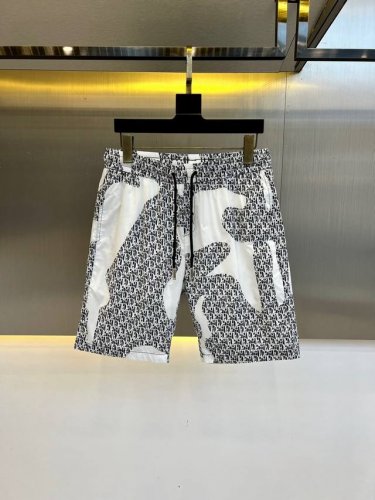 Dio迪奥、25S春夏款最新印花沙滩裤短裤，采用客供高档定制速干聚酯纤维面料，这样的面料微弹柔软舒适更垂顺，内里全包边做工精致，腰部抽绳设计随意调节大小，原厂五