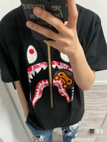 001136款A Bathing Ape Bape Bape,鲨鱼系列 米洛鲨鱼印花圆领套头短袖T恤 男女同款 码数Smlxlxxl 黑粉 白粉 黑绿 白绿 黑