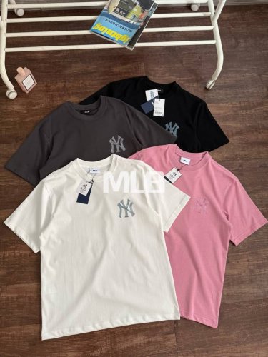 Mlb官方 男女情侣大Logo运动休闲短袖圆领时尚T恤25夏季新款Tst01。 线上400+ Mlb 顶级本版 重磅高克重纯棉面料定制定染，前面小Logo印花，