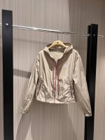 新款推荐红绳装饰连帽尼龙风衣外套 经典Miu式风格下摆可摆绳收腰 防风防晒 休闲百搭 卡其咖色 Sml