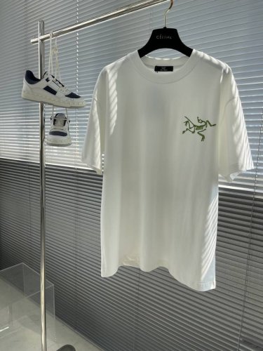 arcteryx始祖鸟 25Ss 鸟家 胸口化骨鸟 撞色色彩搭配 活力满满 订制优质纯棉面料 舒适柔软。。 码数：S-3Xl