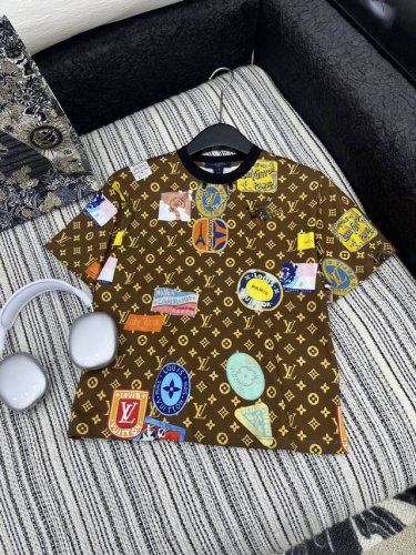 爆款现货 原单品质 Lv*｜2025新品印花 饰以高品质工艺 精致 清雅 脱俗 减龄柔美 一件成衣工艺繁琐耗时 呈现品质单品 上身洋气时髦 颜色清爽减龄 推荐入