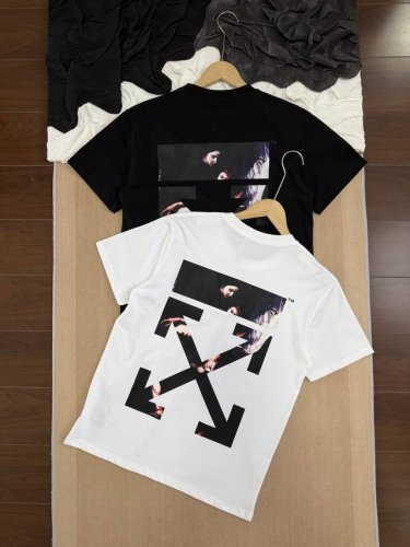 off-White 卡拉瓦乔油画箭头 高街宽松圆领短袖T恤 面料 240克定制高密度纯棉面料 工艺: 整件衣服采用精密压花 三针五线工艺立体有质感保证与Zp原版