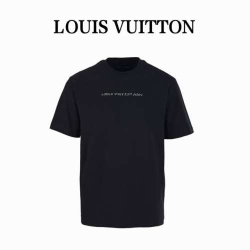 Louis Vuitton Lv 五金金属机能短袖T恤 正品6699购入开发，采用32支精疏棉平纹面料，领口1*1索罗纳螺纹，面料酵洗 ，高温烫画，定制辅料，合