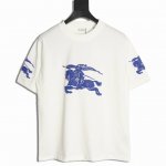 burberry 巴宝莉 25Ss 发泡大战马短袖T恤 面料采用定制240G 26支特滑双股精棉平纹高密无尘全棉布料 前幅高密度加厚 走线平整 代工品质 全套定