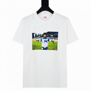 灭世纵横 Supreme 24Fw 阿根廷球员Maradona人像印花纪念短袖T恤 拒绝看图做货 拒绝拿错误版本对比 采用圆筒无缝工艺 原版工艺 衣服侧面没有缝