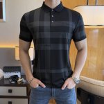 谬谬- 2025Ss蛇年春夏新款polo领短袖系列。精选优质丝光棉面料，时尚大牌元素Logo设计，上身版型超赞，面料细腻舒适透气，随意搭配都超级好看时尚型男必备