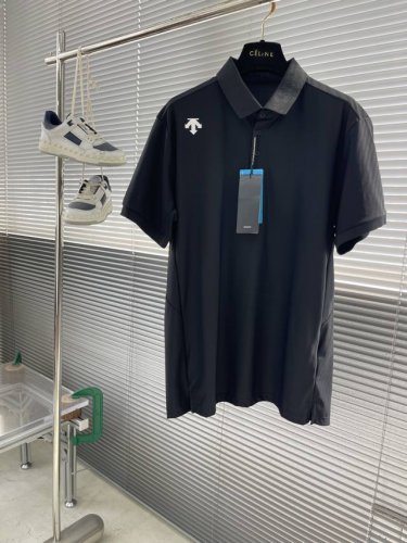 迪桑特 综训运动健身Tough透气排汗男士短袖Polo左下角品牌字母Logo 进口精梳珠地棉面料亲肤舒爽，不粘身不黏腻！排汗吸湿！这款迪家的Polo衫，遵循并致