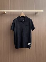 lv 2025春夏新品针织短袖，进口针织面料，手感柔软。顶级进口私货，设计潮流短袖针织衫，不失奢华 品质毋庸置疑 上身效果超赞，奢华官网同款！尺码：M-3Xl