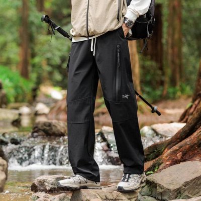 上新 Arc'teryx 始祖鸟伞兵裤 男女同款 海外专柜机能休闲裤，防水冲锋裤，小红书主播推荐，上身质感满满，版型立体，完美修饰腿型，可随意日常搭配，不费劲就