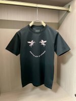 Gvc2025春夏新品独角兽印花短袖T恤；同步柜台面料，胸前由两只独角兽双向奔赴组合字母印花工艺制作，寓意幸福美满！夏季衣橱必备单品，三标齐全！男女同款！ 尺码